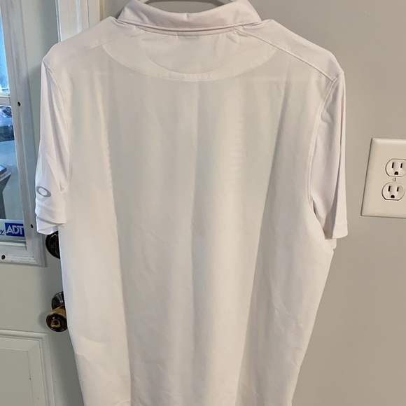 Oakley polo. Size S. Brand new. - Picture 3 of 3